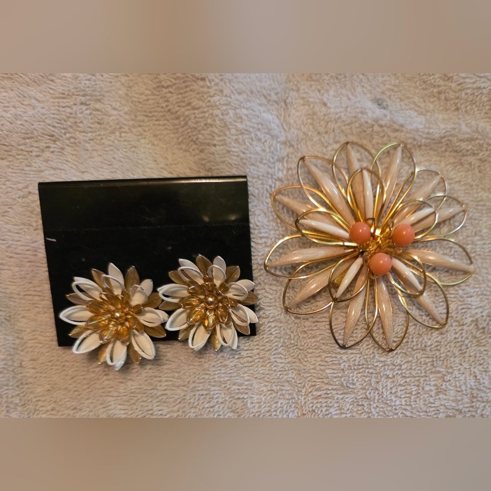 Vintage Flower Earrings And Broach Set